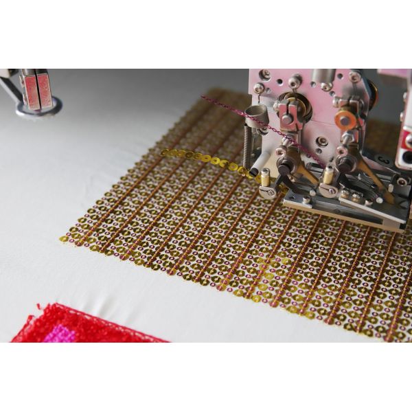 13 Languages Sequins Embroidery Machine High Speed Computer Embroidery Machine