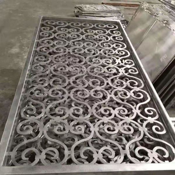 Irregular Decorative Aluminum Perforated Metal Sheet 0.5mm Thickness 2.0m Width