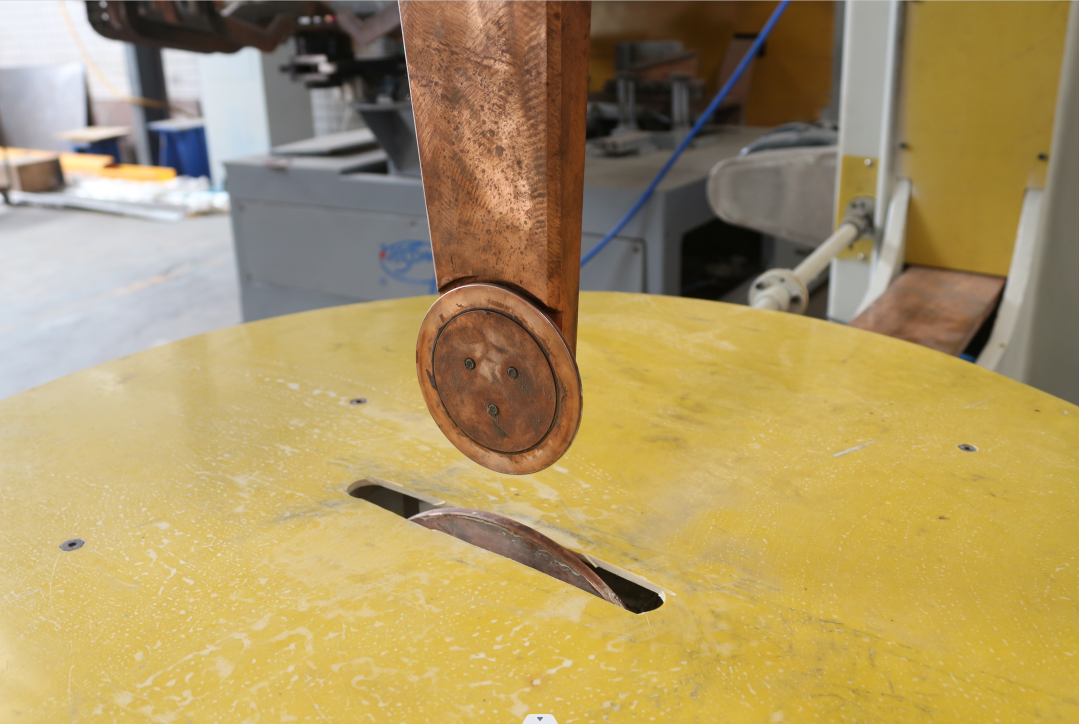 Semi Automatic Sink Seam Welding Machine HWASHI 160KVA DC Table Type