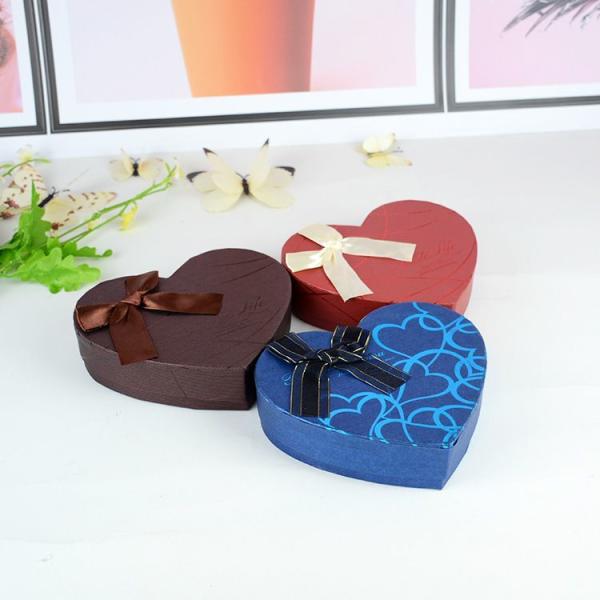 Red Customized Gift Box Heart Shaped Paper Chocolate Packaging Box With Logo Printing