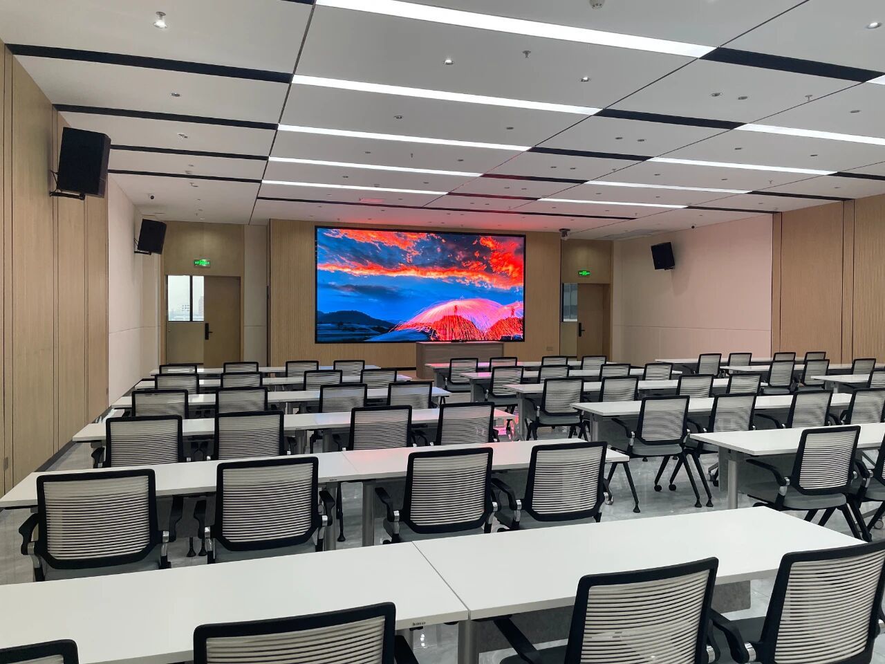 High Definition High Refresh Lightweight Flexible High Performance Indoor LED Display