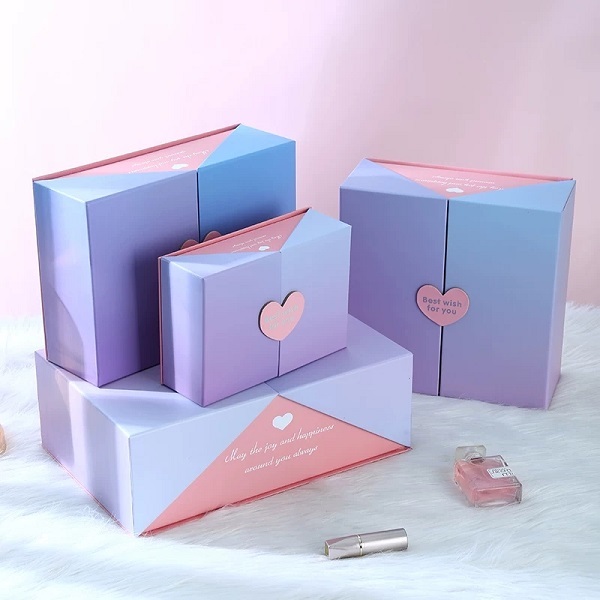 Double Door Gift Box Magnetic Heart Closure Gradient Paper Packaging Case