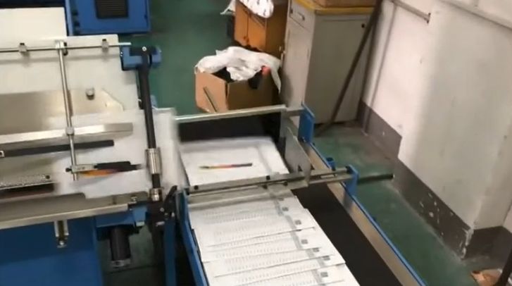 Automatic End Sheet Pasting Paper Inserting Machine With Double Sheets Missing
