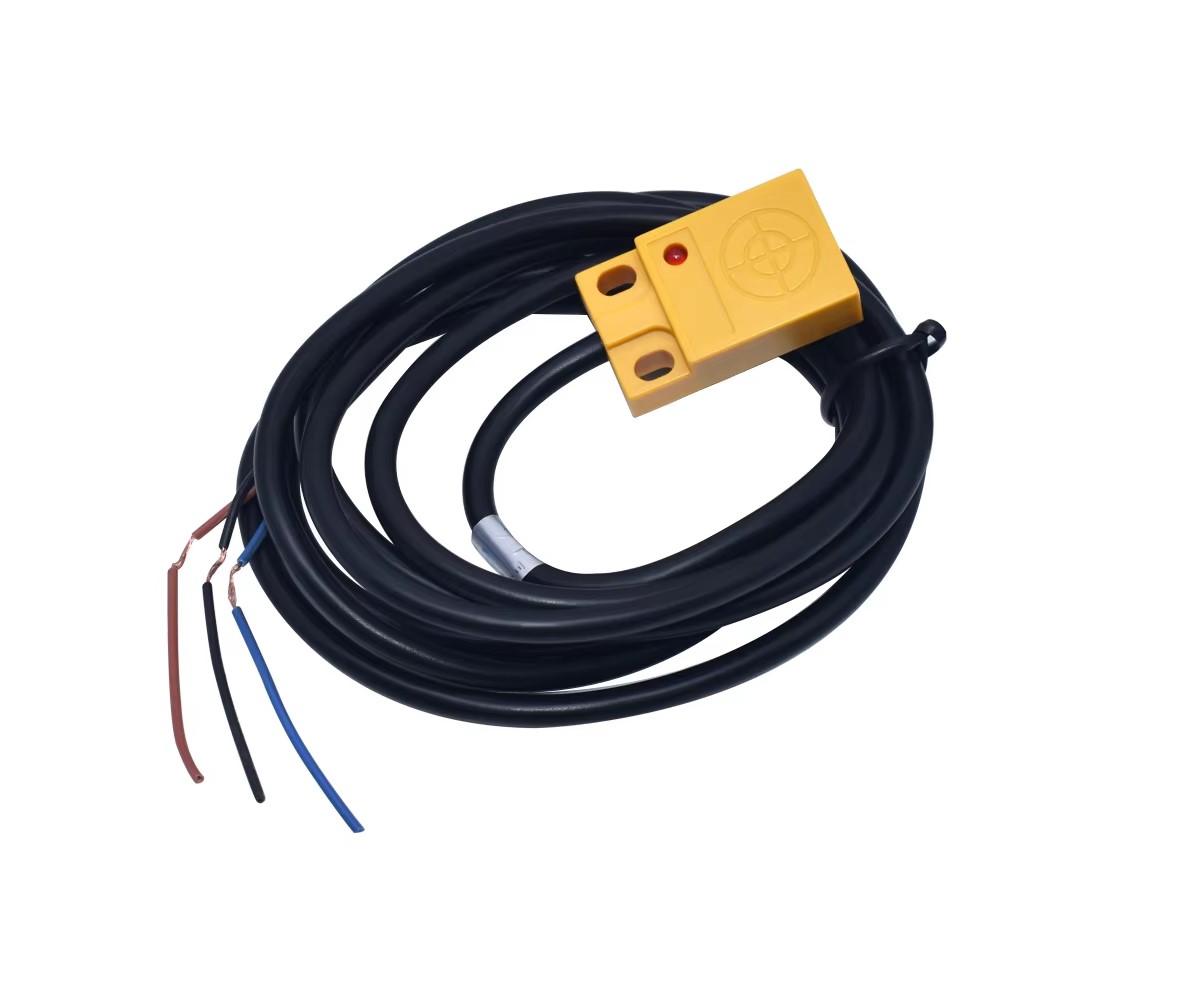 Proximity Sensor Omron 10-30VDC 10-30VDC Flat Inductive Proximity Sensor 3mm Sensing Wire PNP