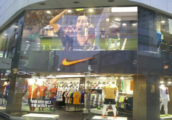 Ultra Lightweight Outdoor P3.91-P7.82 500*1000mm Cabinet Size Transparent LED Wall