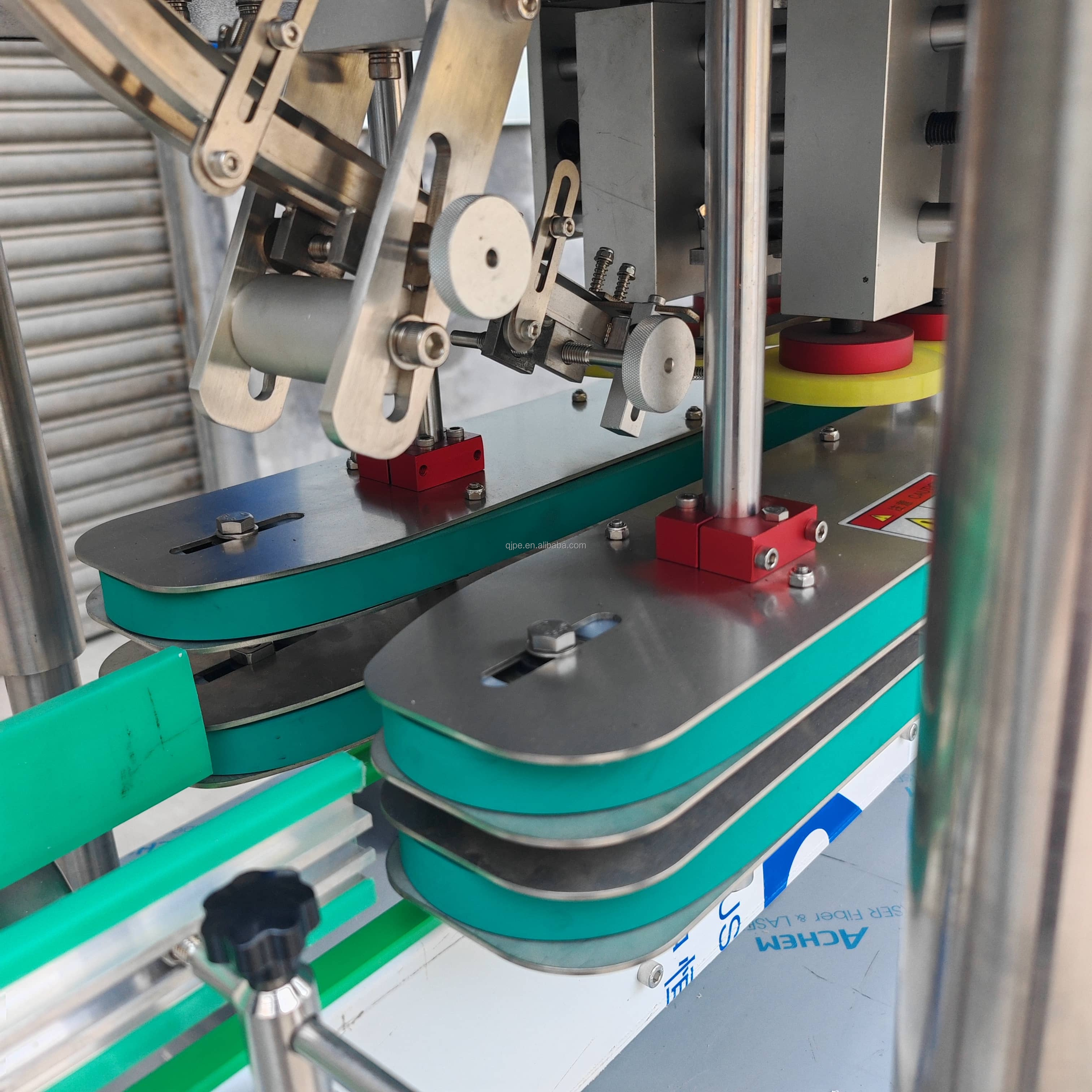 High Speed Servo Capping Machine Plastic Glass Bottle Screwing Automatic Drink Juice Aluminium Cap Locking for Jar