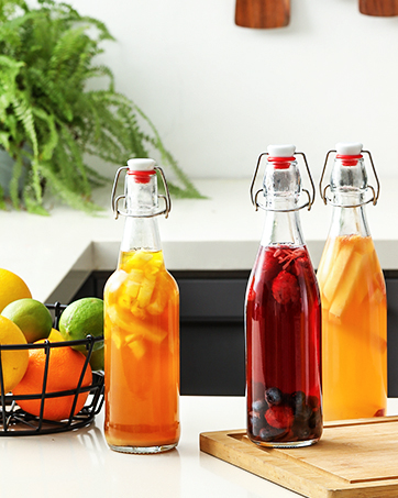 Glass Juicing Bottles with 2 Straws & 2 Lids w Hole- 16 OZ Travel Drinking Jars, Water Cups with Black Airtight Lids