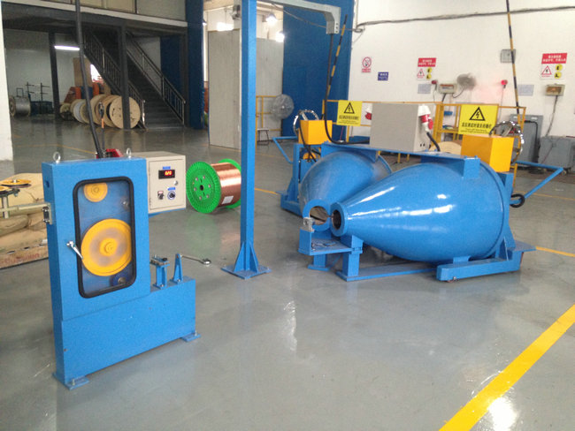 Double Heads Non Halogen Extrusion Line 370W AC Current Motive