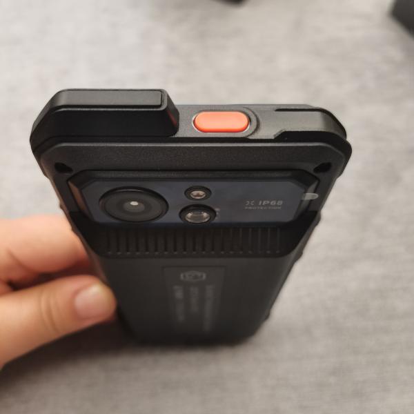 PNC460 Walkie-talkie side view