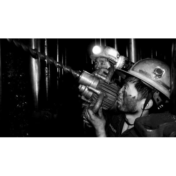Over 500m Lighting Range Underground Mining Light , 3.7V 11.2Ah LED Mining Lamp