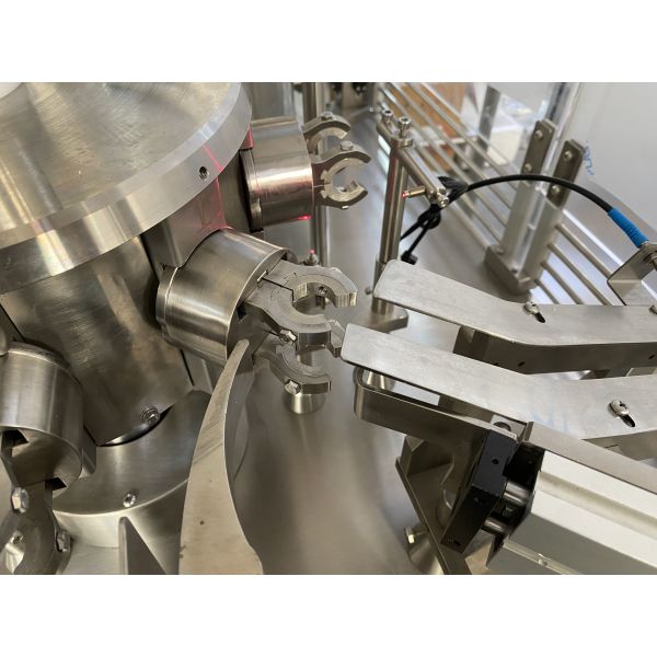 Plunger Type Automatic Plastic Syringe Gel Filling and Capping Machine