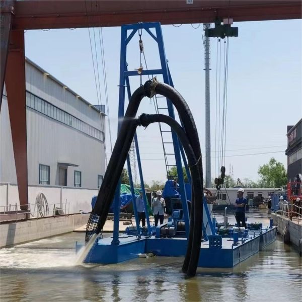 Sand Pumping Diesel Jet Suction Dredger with Self Propulsion System