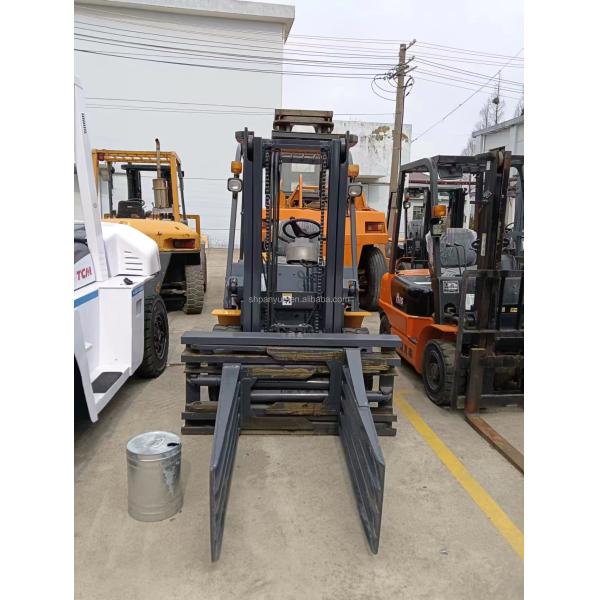 Yellow FD30T Forklift A Versatile Machine for Various Applications