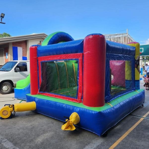 Back Garden Amusement Equipment Customized Logo Acceptable Inflatable Bouncing Castle