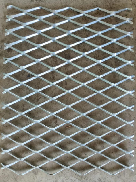 Expanded metal wire mesh close-up showing diamond pattern