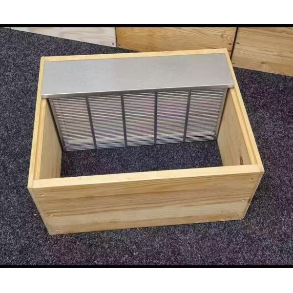 Wholesale Galvanized Italian Queen Bee Controller Single Frame for Bee Farm Apiculture Equipment Tools Beekeeping Equipment