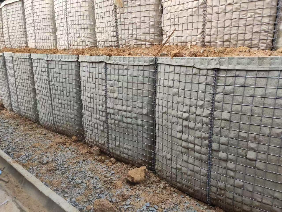 Professional SupplyCustomized Folding Defensive Barrier Galvanized Security Wall Flood Defensive Barrier Explosion RetainingWall