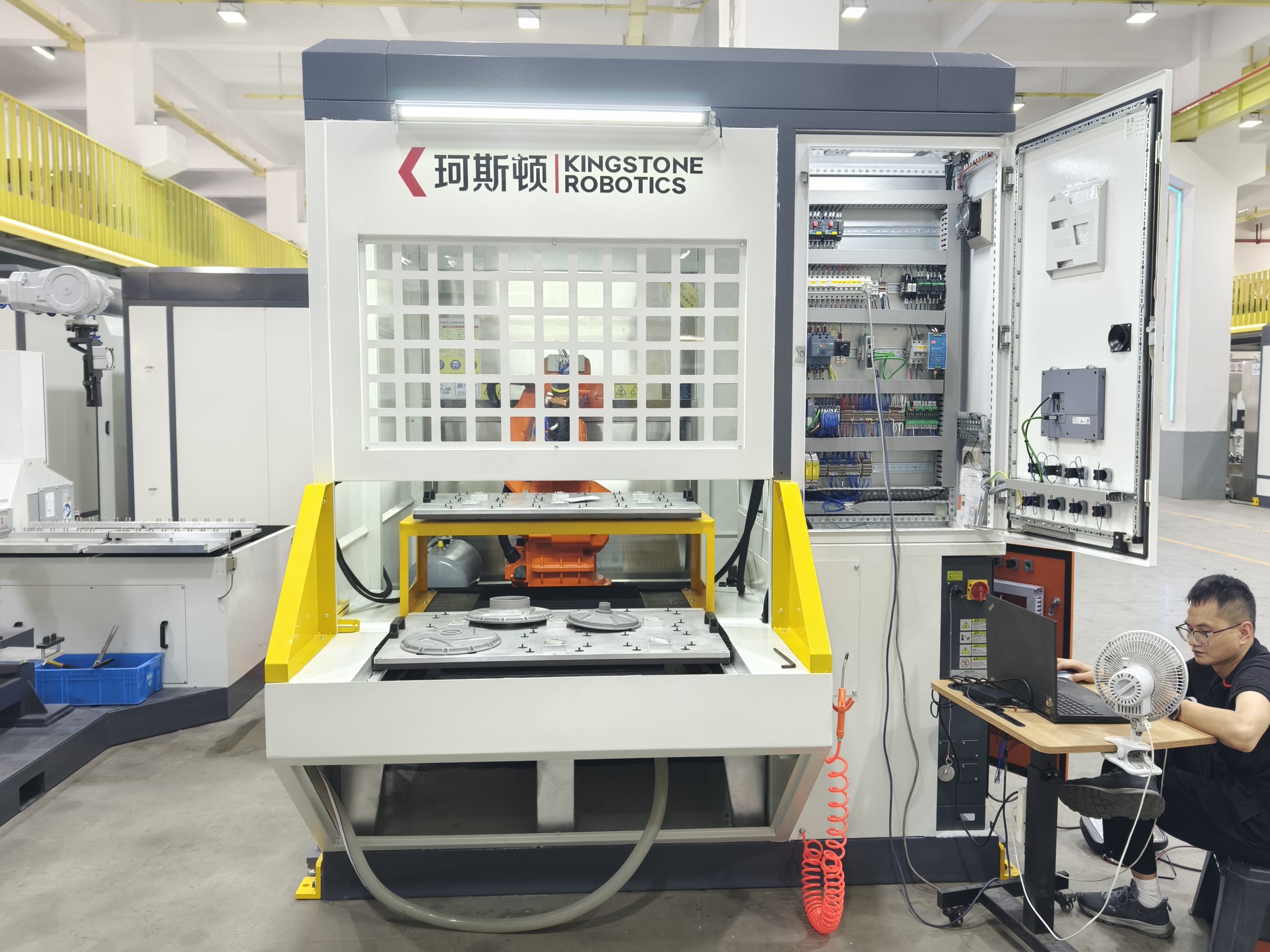 Automatic Robotic Grinding Machine For Rear-View Mirror Housing