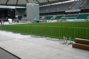 Interlocking pedestrian and crowd control barriers