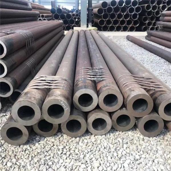 Black Painting Seamless Steel Pipe Round Section Shape Featuring Suitable for Structural