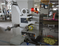Automatic Feeding Filling Packing Machinery Disposable Tableware Flow Packing Line