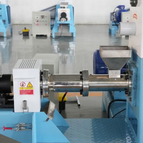 Customized Small Fish Feed Pellet Extruder Manufacturing Machinery Make Machine Floating Plant