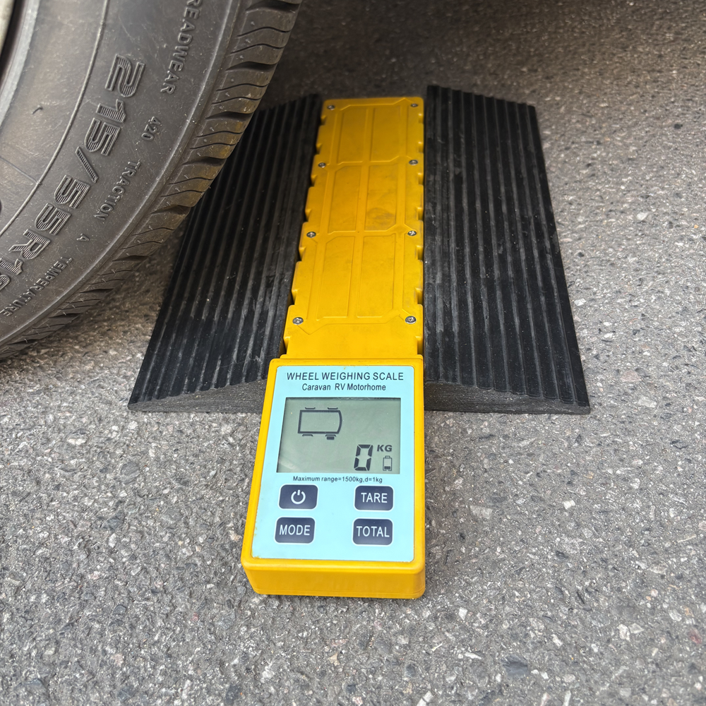 Robust Scale Indicator Featuring Multiple Input Options and User Friendly Interface for Precise Weight Data Management