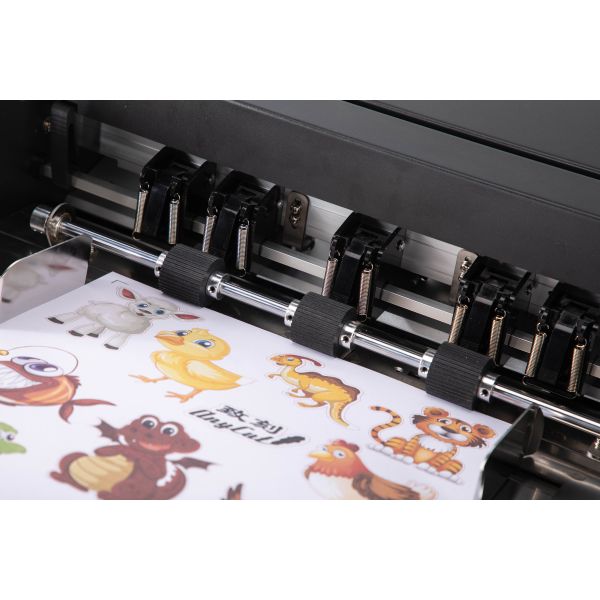 ZKSV350 High performance High Speed Servo Motor Label Cutting Machine With CCD Camera Automatic Positioning