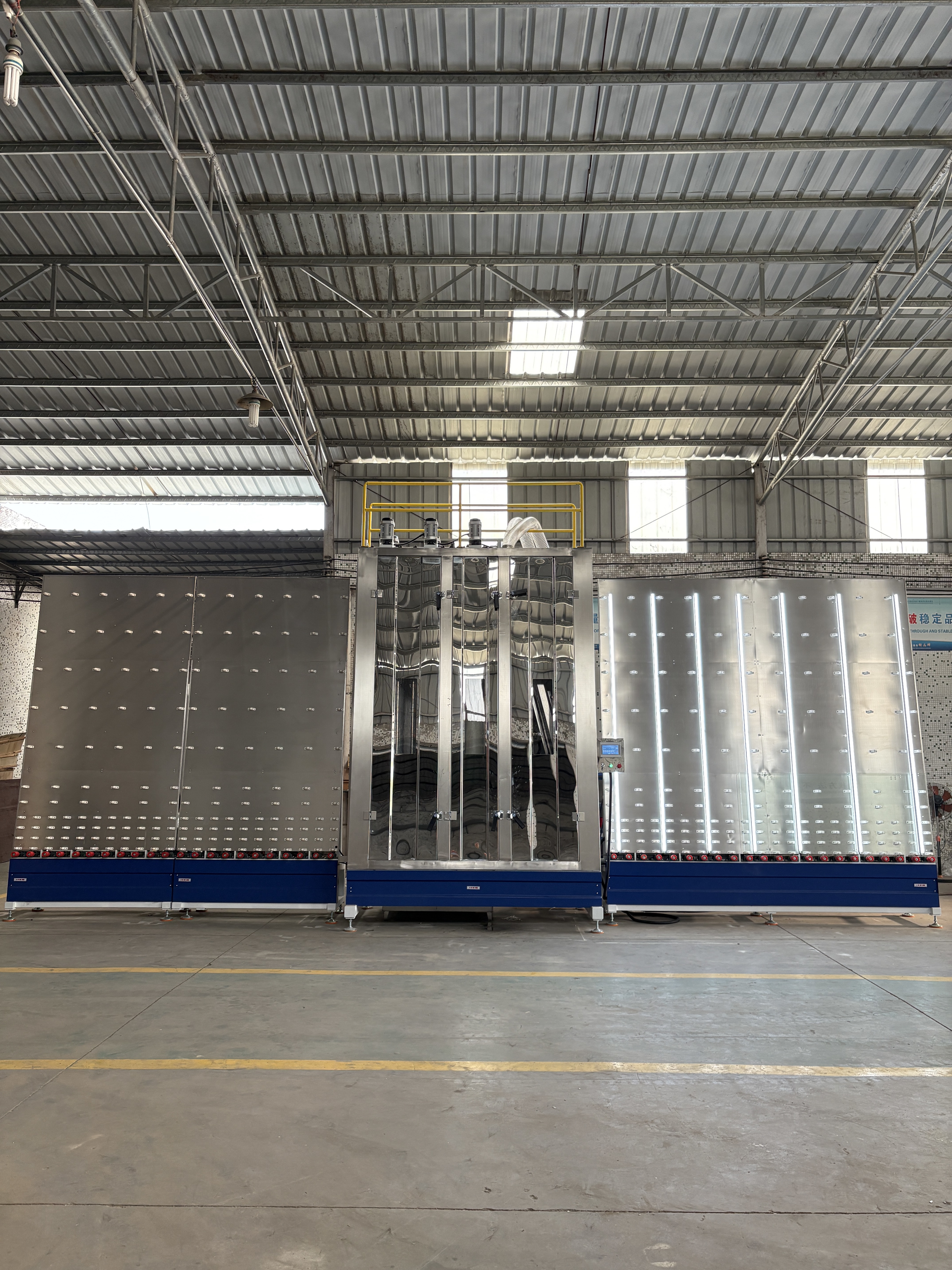 Vertical Glass Washing Machine Constructed from Corrosion Resistant Materials for Extended Service Life