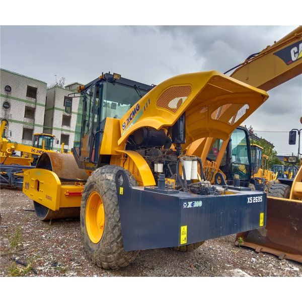 Road Construction Euipments XS263S Used Road Roller with 25% Grade Ability