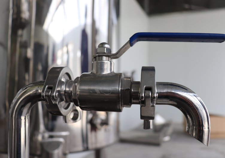 Energy Saving 300L Stainless Steel Essential Oil Distiller for Lavender/Rosemary Oil Extraction and Distillation Process