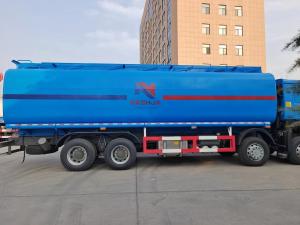 Quality High Efficiency Oil Tank Truck 8X4 LHD Euro2 371HP for sale