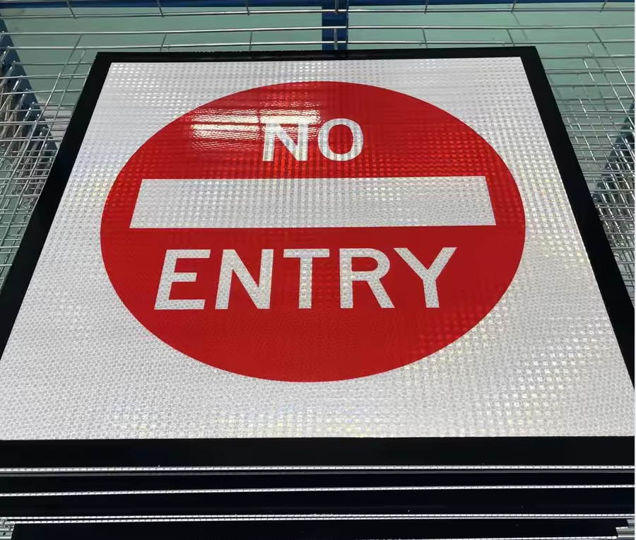 Australian Multi Message Customizable Traffic Sign Offering Performance and Easy Installation Ideal for Municipalities and Private Road Management