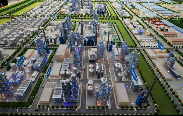 Efficiently Convert Waste Motor Oil to Base Oil SS and CS Raw Material Distillation Machine 1-20t/h Flow