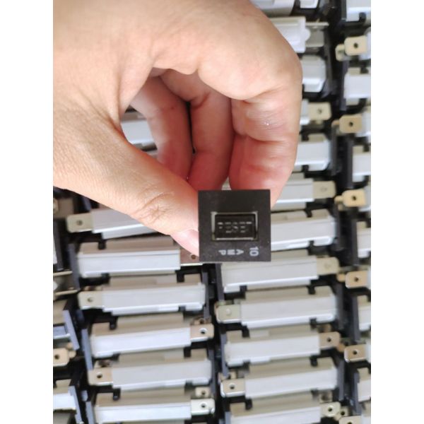Mini Miniature Overload Electrical Push To Reset Snap-in Thermal Resettable Circuit Breaker