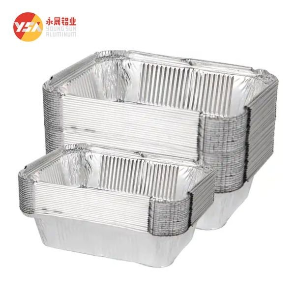 Stack of aluminum foil containers showing packaging