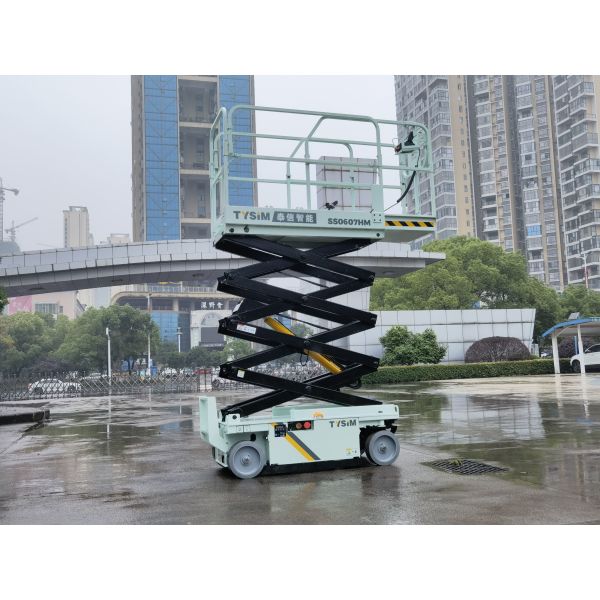 Self Propelled Hydraulic Aerial Work Platform Scissor Lift Adjustable Height