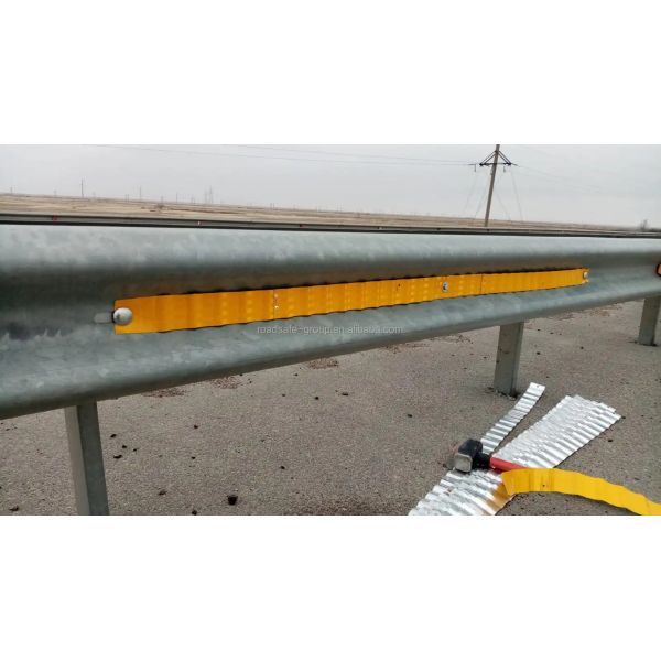 Highway Guardrail Type Road Delineator Flexible Posts Traffic Reflective Sheet Line