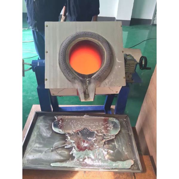 Small Induction Melting Furnace 10 - 50kg Capacity Igbt Induction Furnace Easy Operation