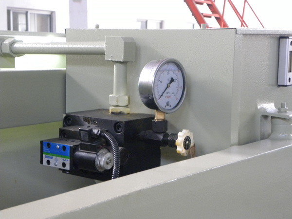 Hydraulic CNC Guillotine Shearing Machine Sheet Metal Cutting Shears