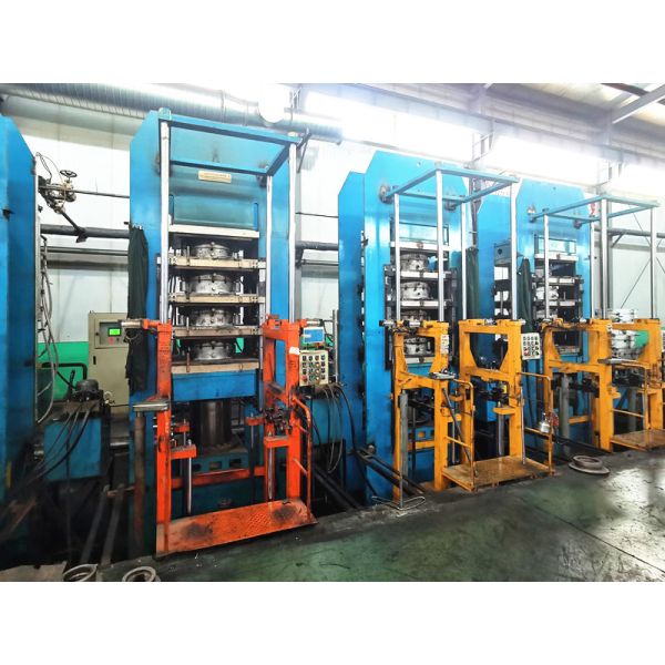 Solid tyre vulcanizing press machine hydraulic system