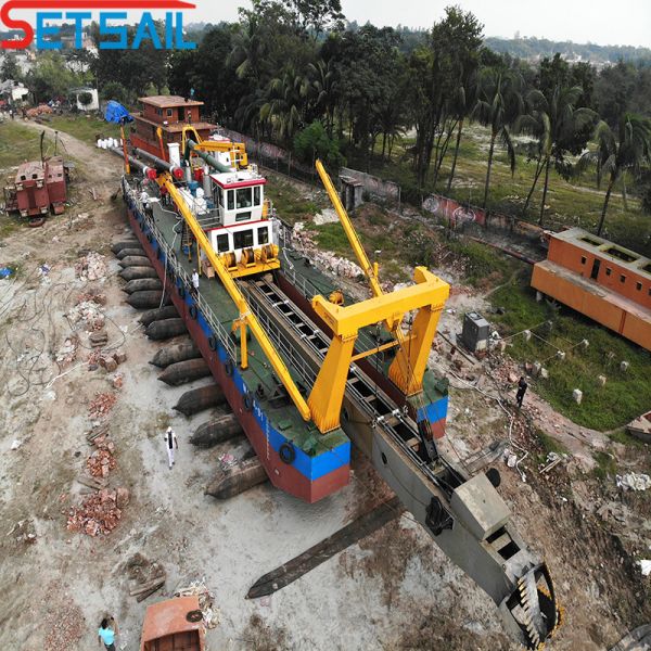 Customized 20 Inch Cutter Suction Dredging Sand Ship with Hydraulic Control by Fada