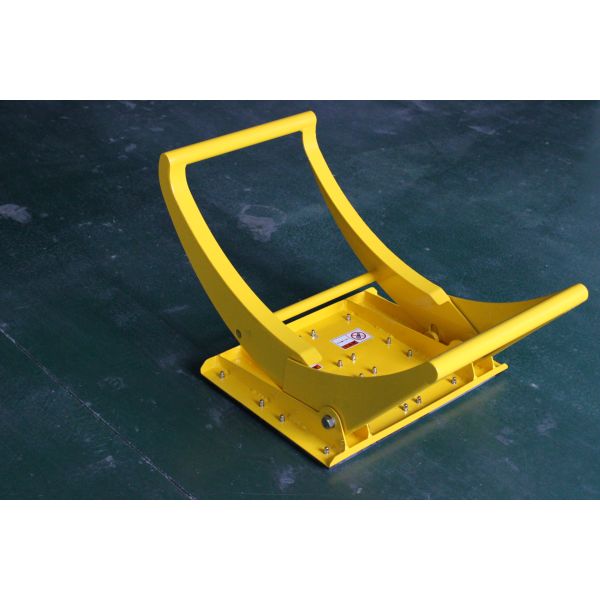 HITOMARUKUN lightweight mobile barrier deployed on road surface