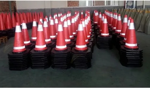 Road Cone Vulcanizing Machine with Automatic Pressure Compensation, Temperature Control, and Compact Structure for Efficient Rubber Traffic Cone
