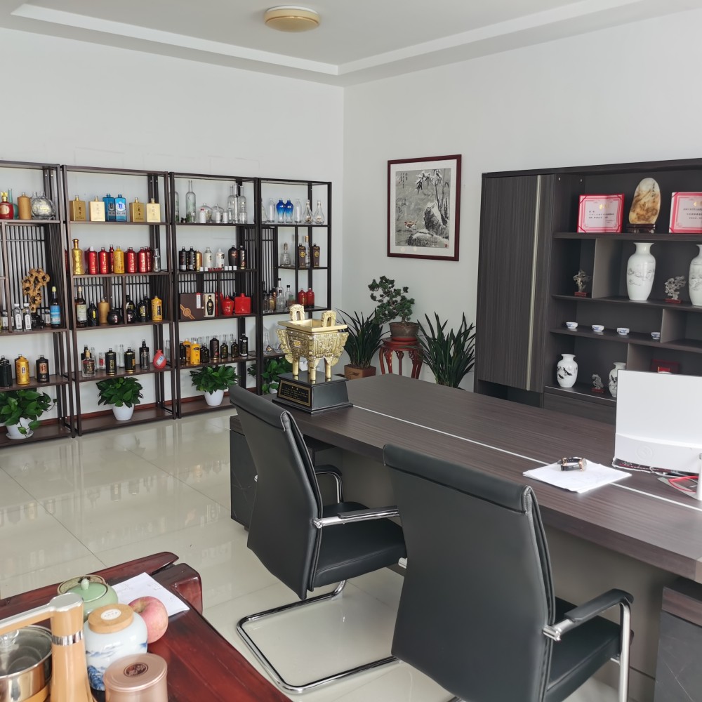 Automatic Glass Plastic Bottle Capping Machine Water Beverages Bottle Cap Sealing Screw Capping Machine
