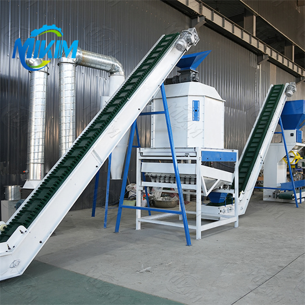 Chicken feed pellet production line, fully automatic poultry feed pellet production line equipment for farms.