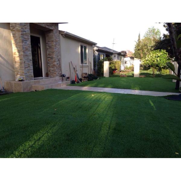 25mm Lush Green Garden Artificial Grass Carpet Multi Functional