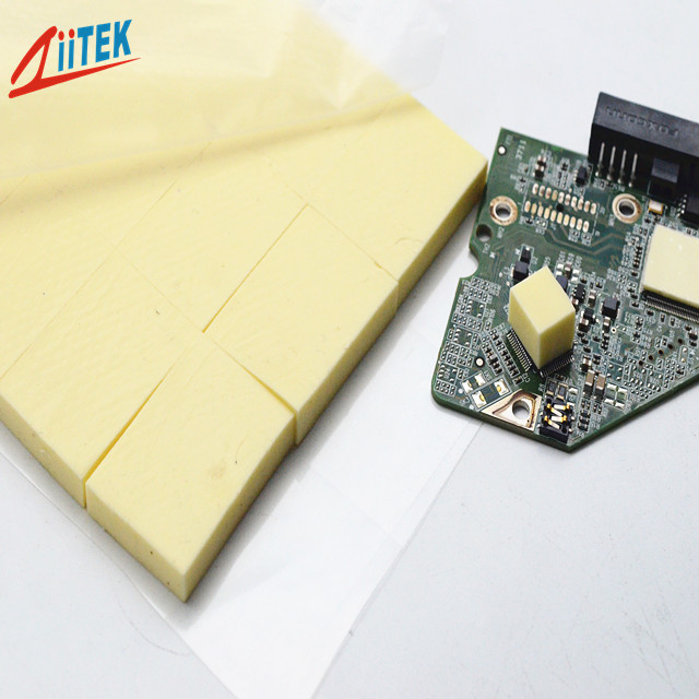CPU Thermal Pad Silicone Based Thermal Interface Material With Flame Retardant And 2.9 Grams Per Cubic Centimeter Density