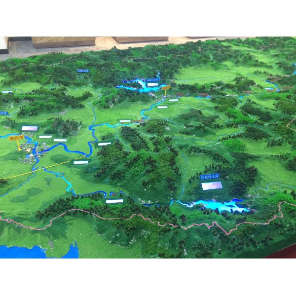 Large-scale architectural model display