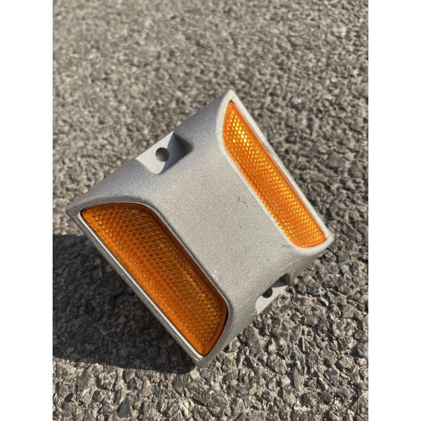 2026 High Qualit Plastic Road Stud with Ground Mount with Pin